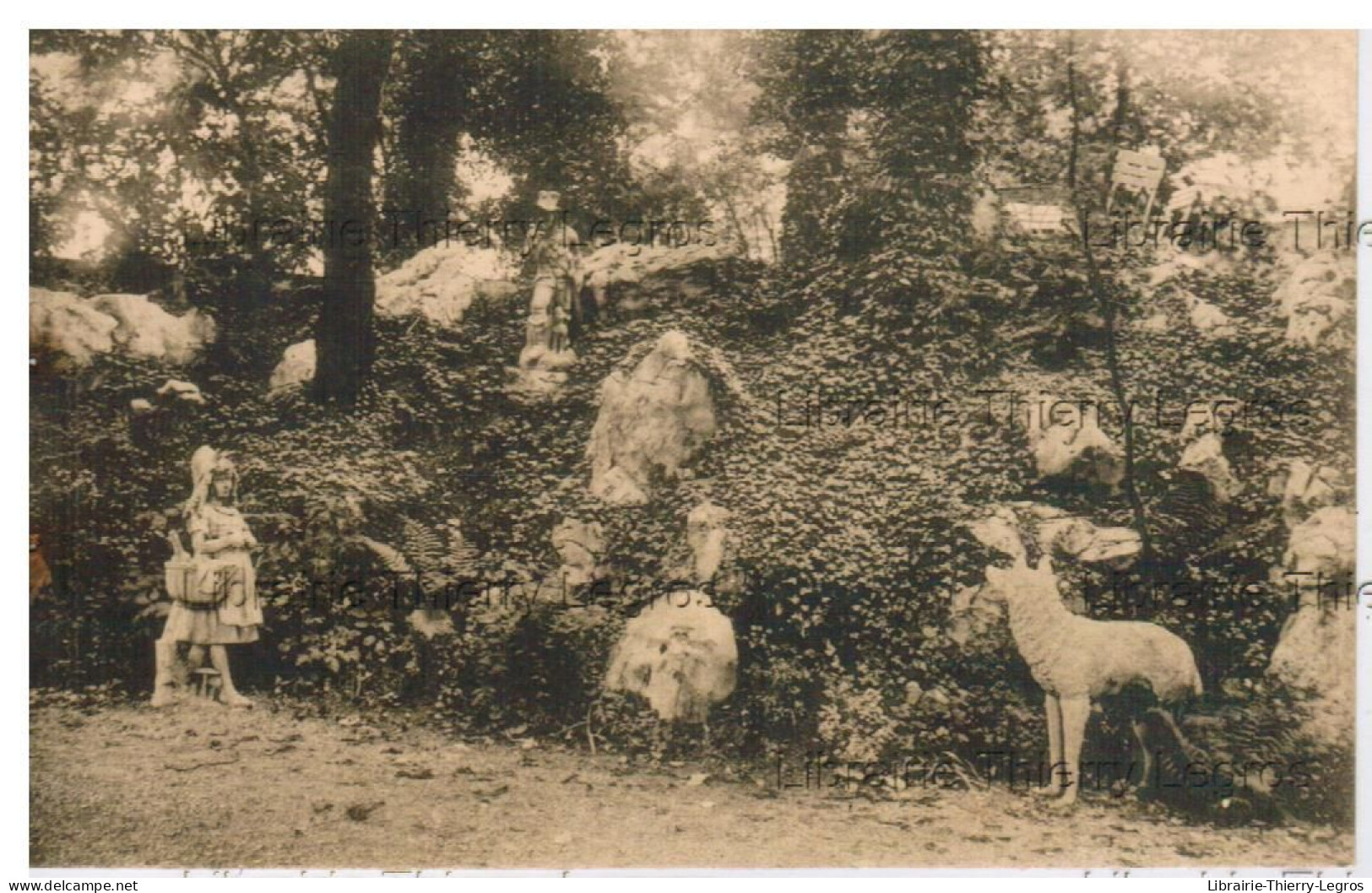 CPA Montigny le Tilleul   Chateau  Le Loup et le Chaperon Rouge (enrochement)