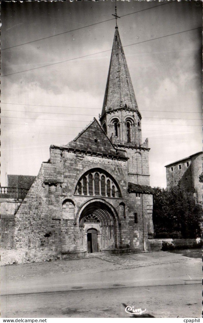 CPA Montmorillon Chapelle Du Petit Seminaire