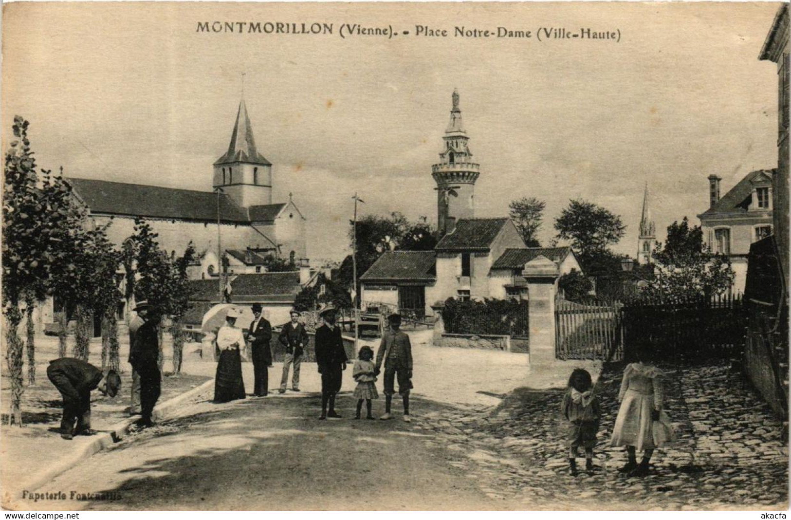 CPA MONTMORILLON Place N-D. (613177)