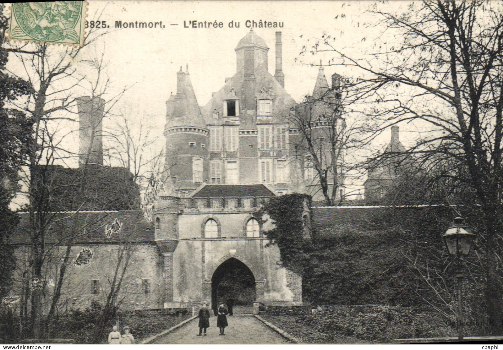 CPA Montmort L'Entree du Chateau