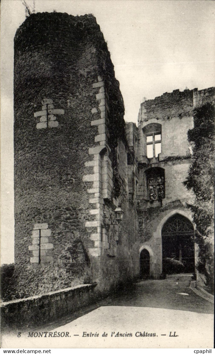 CPA Montresor Entree de l'Ancien Chateau