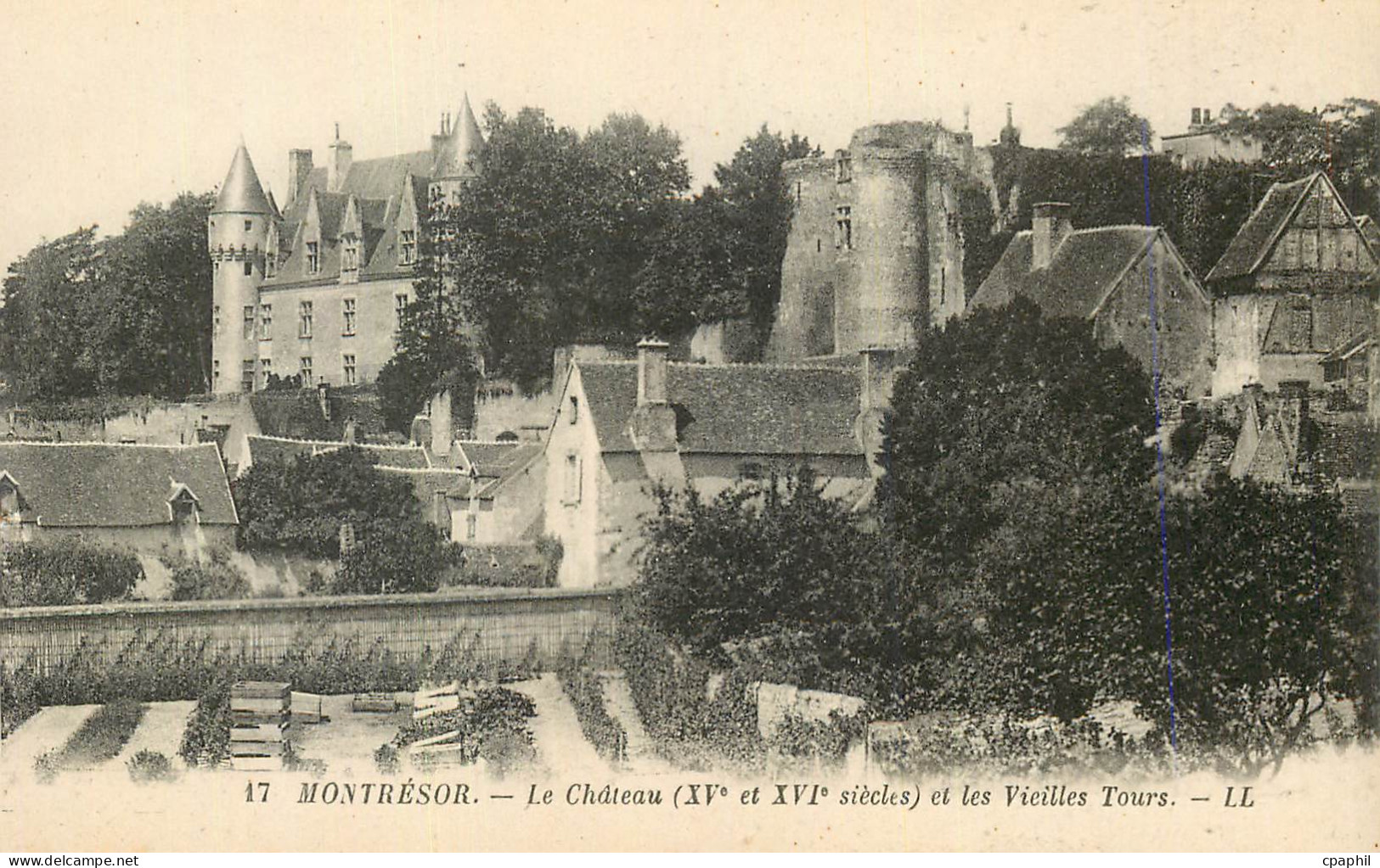 CPA Montresor Le Chateau ((XVe et XVIe Siecles) Et les Vieilles Tours