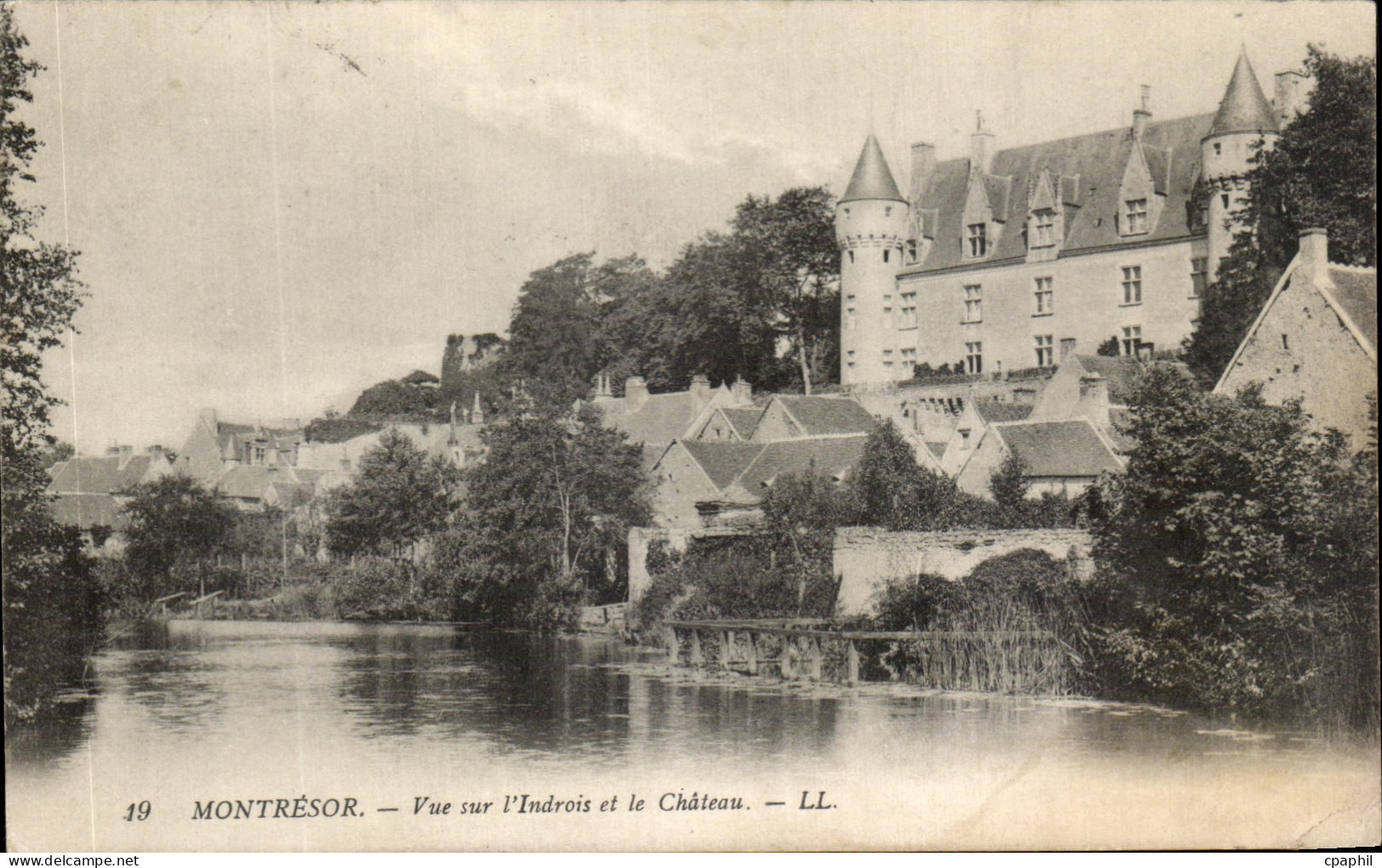 CPA Montresor Vue Sur l'Indrois Et Le Chateau