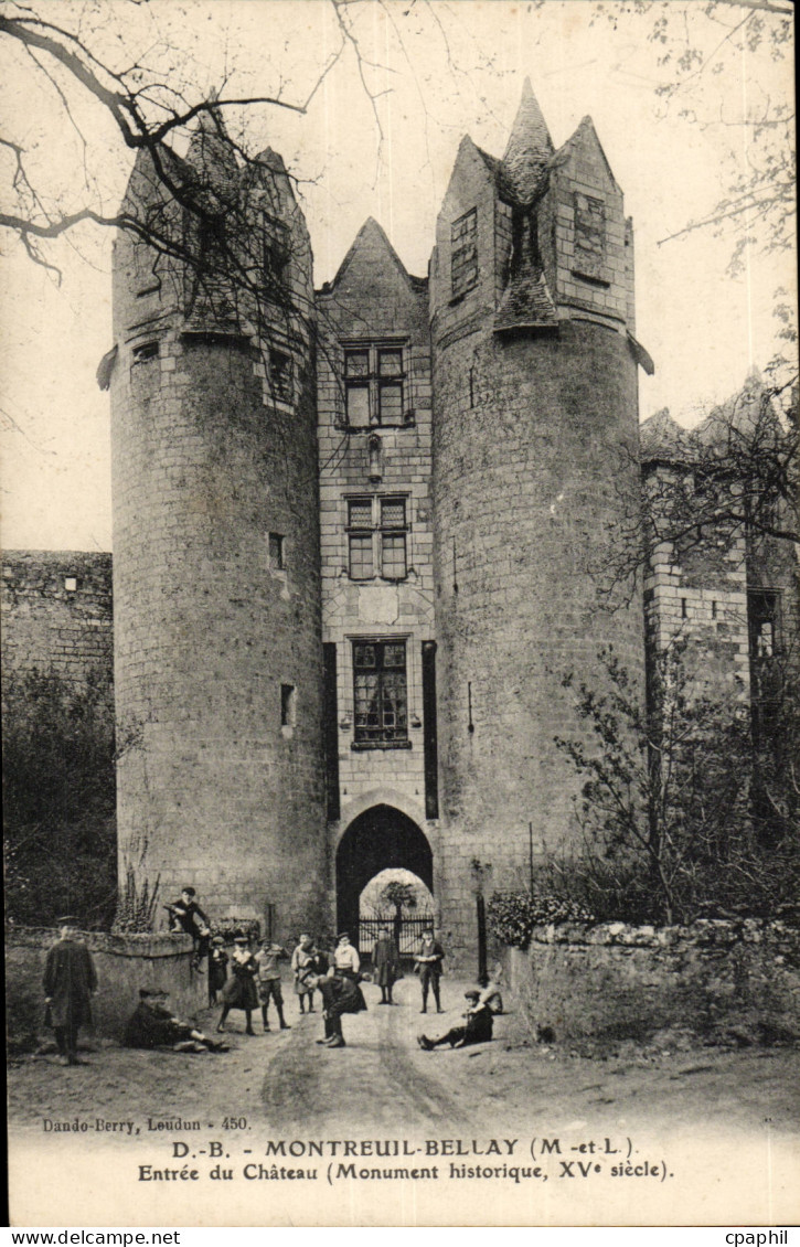 CPA Montreuil Bellay Entree du chateau