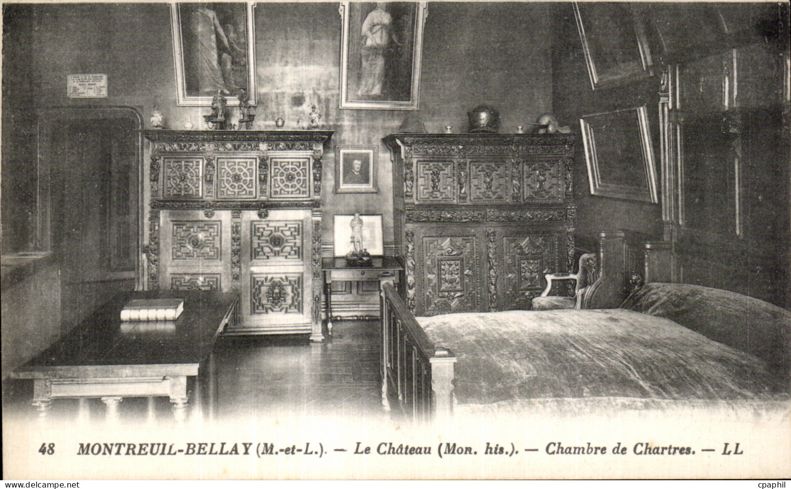 CPA Montreuil Bellay Le chateau Chambre de Chartres