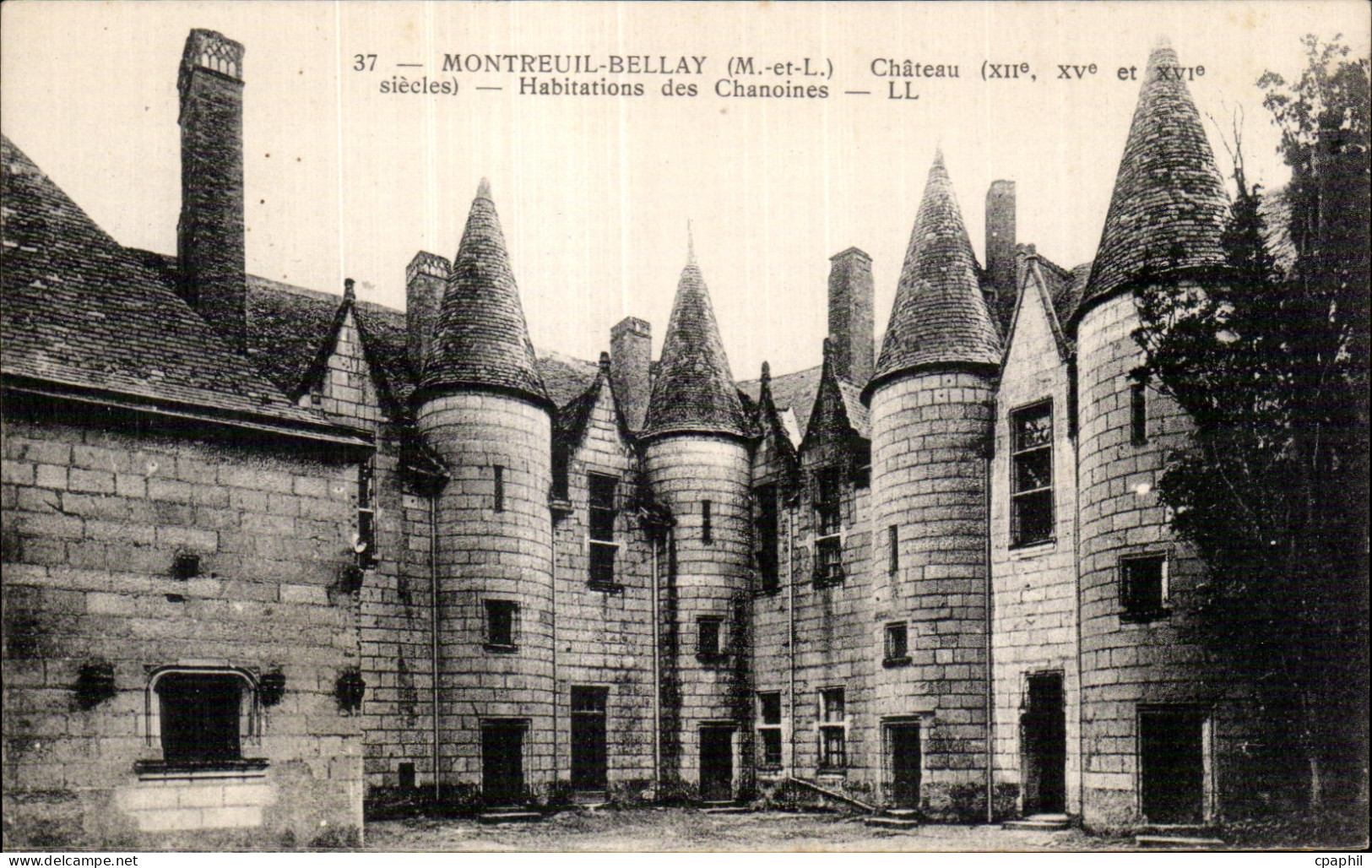 CPA Montreuil Bellay Le chateau Habitations des chanoines