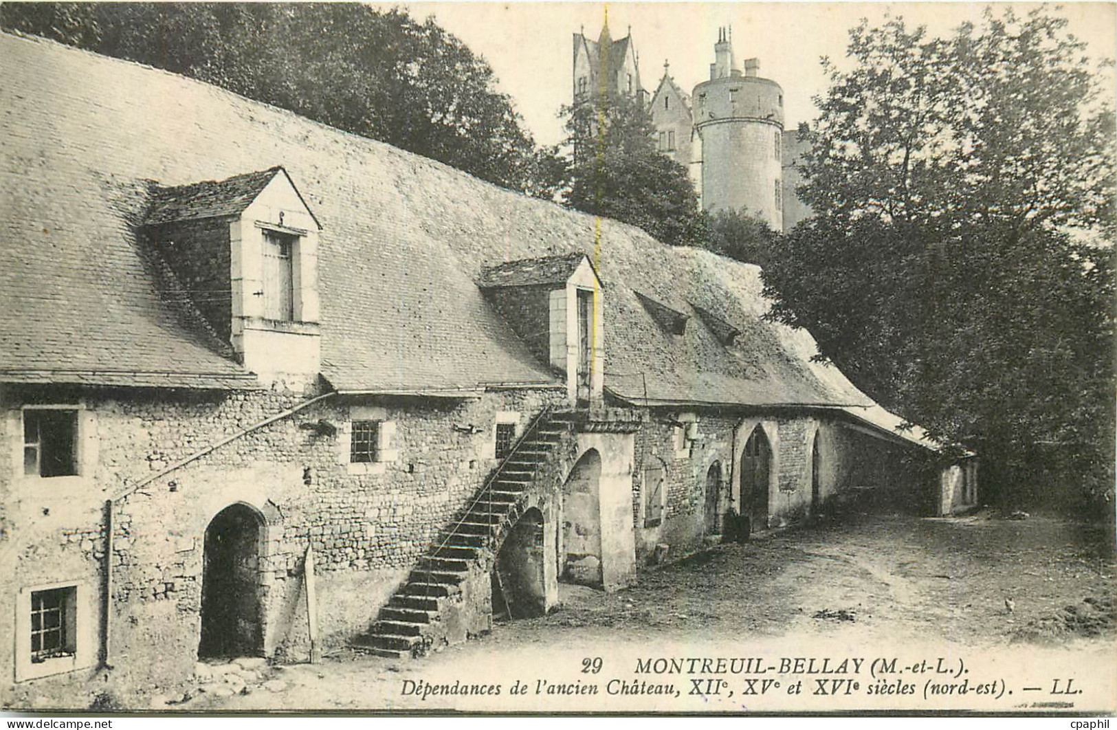 CPA Montreuil Bellay M et L Dependances de l'ancien Chateau nord est
