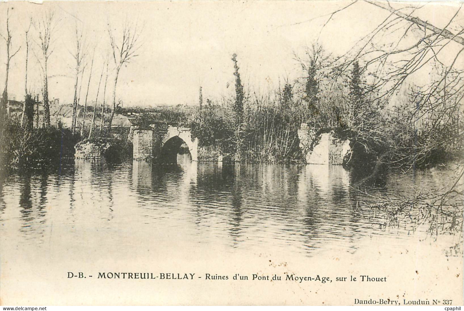 CPA Montreuil Bellay Ruines d'un Pont du Moyen Age sur le Thouet