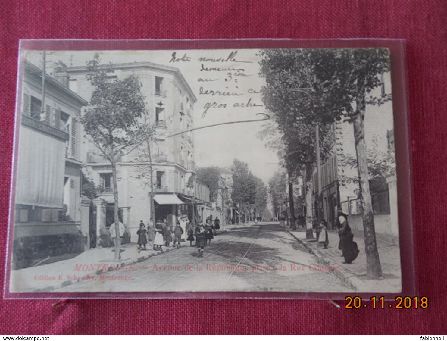 CPA - Montrouge - Avenue de la République prise à la Rue Couprie