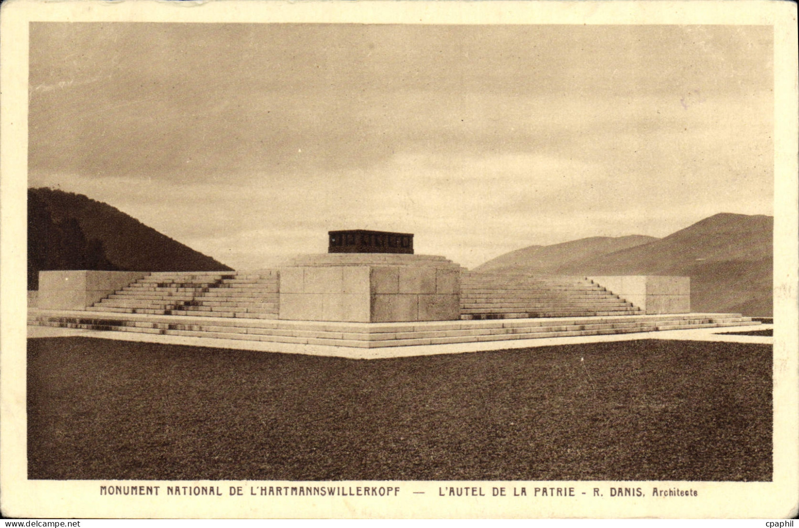 CPA Monument National de l'Hartmannswillerkopf L'Autel de la Patrie