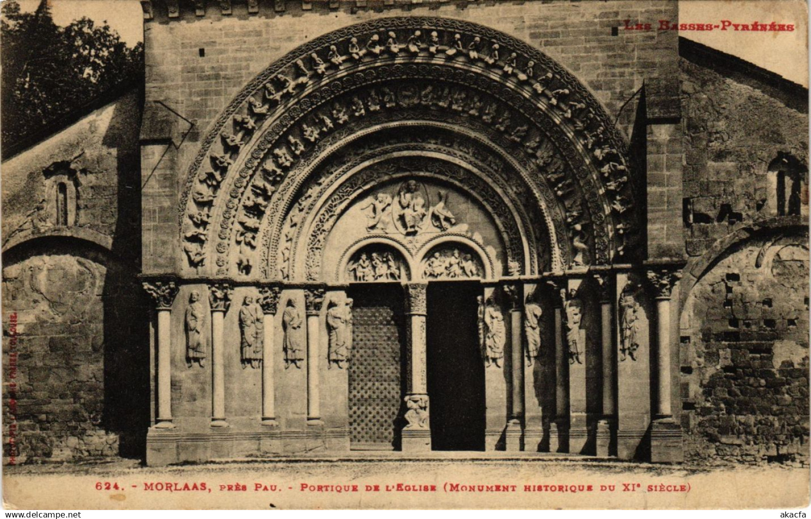 CPA MORLAAS Portique de l'Église (412304)