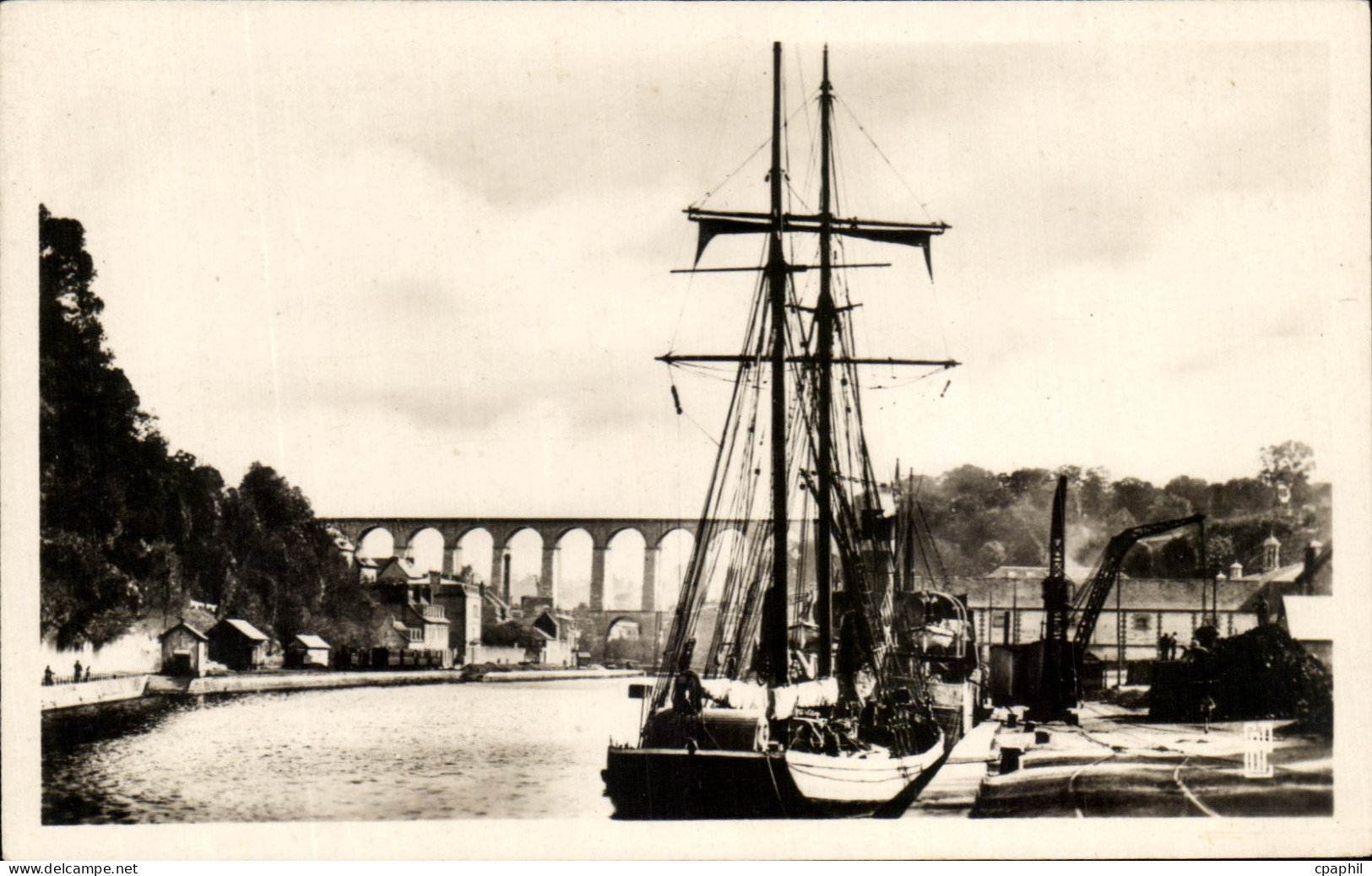 CPA Morlaix Les Quais Bateau