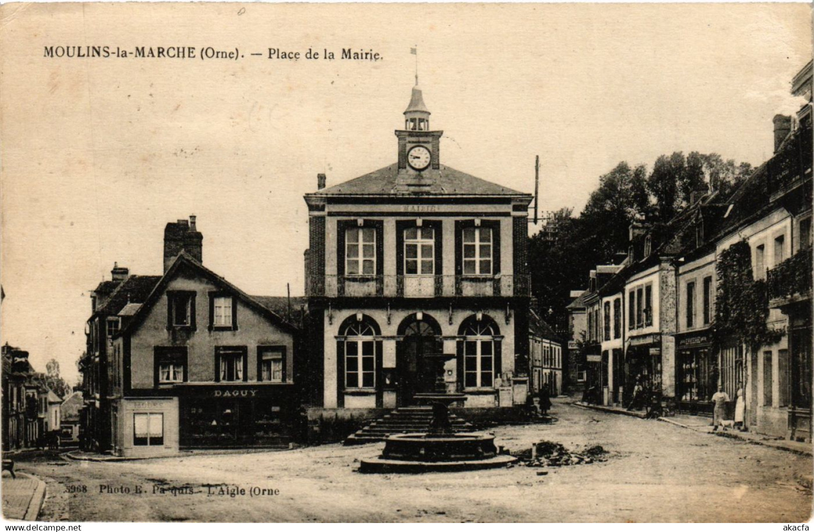 CPA MOULINS-le-MARCHE - Place de la Mairie (356579)