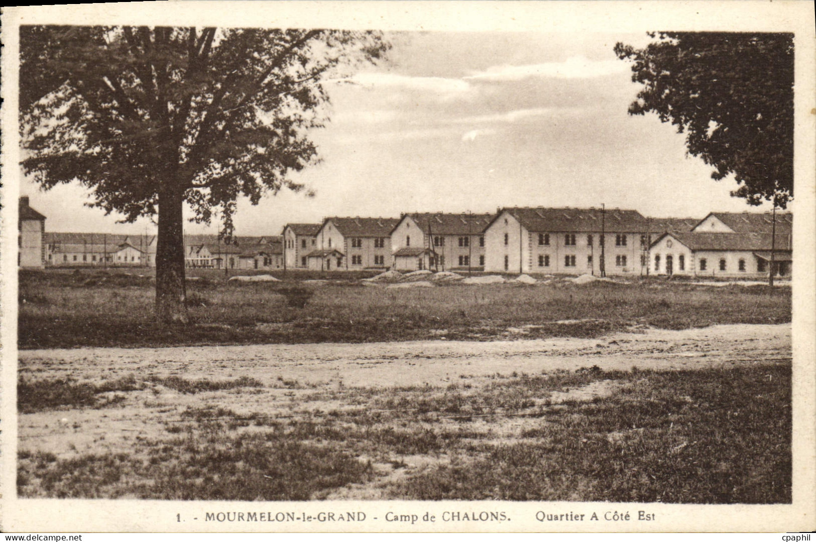 CPA Mourmelon le Grand Camp de Chalons Quartier a Cote Est Militaria