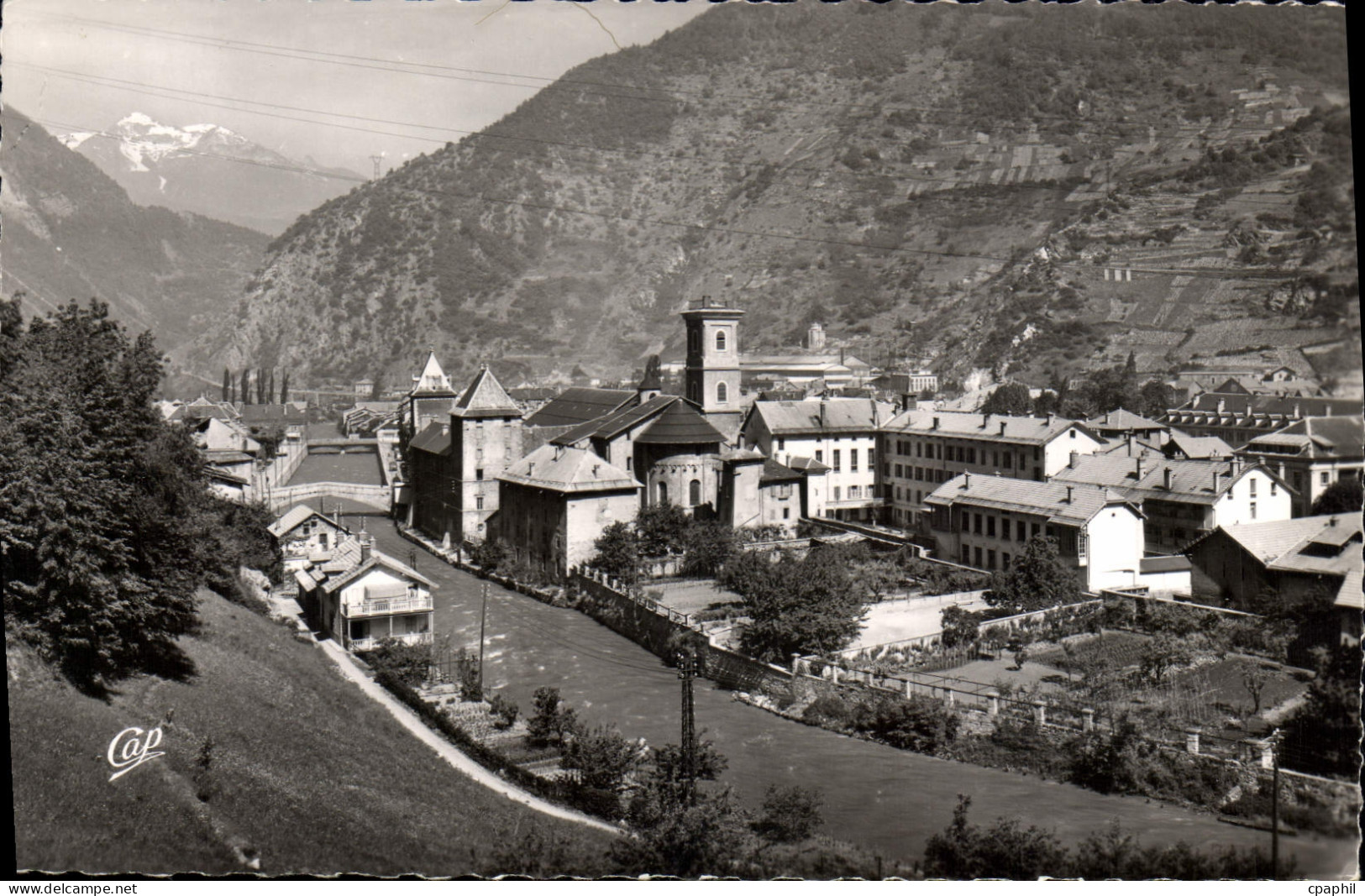 CPA Moutiers les Bords de l'Isere et l'ancien Eveche