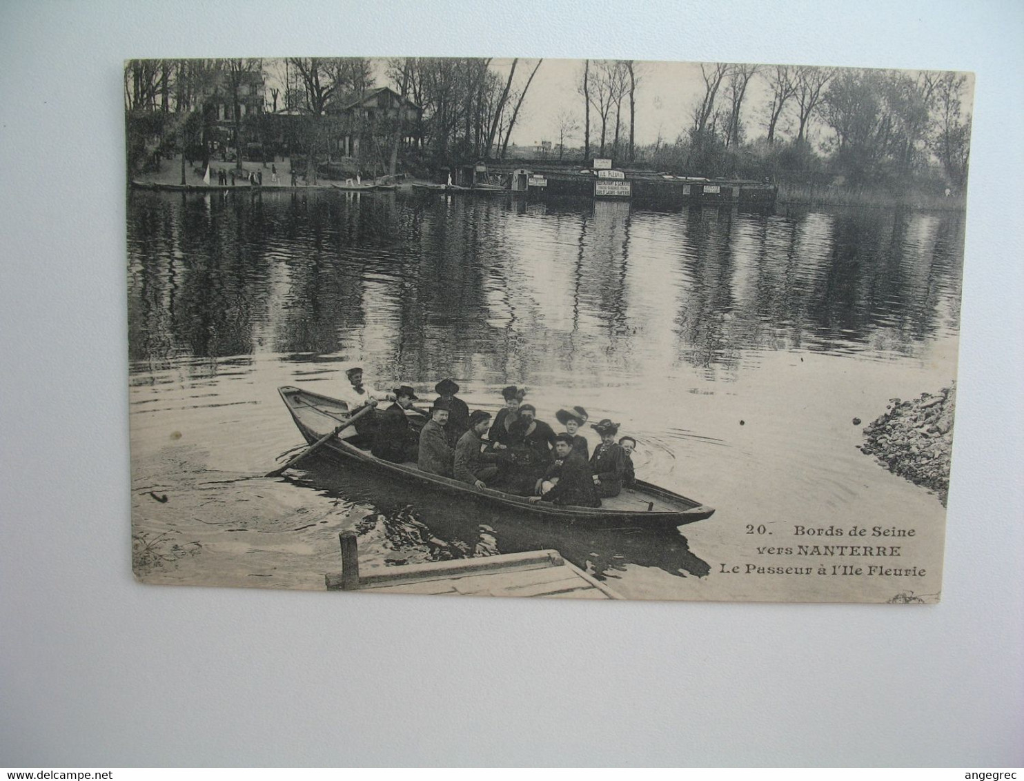 CPA  Nanterre Le passeur à l'ile Fleurie