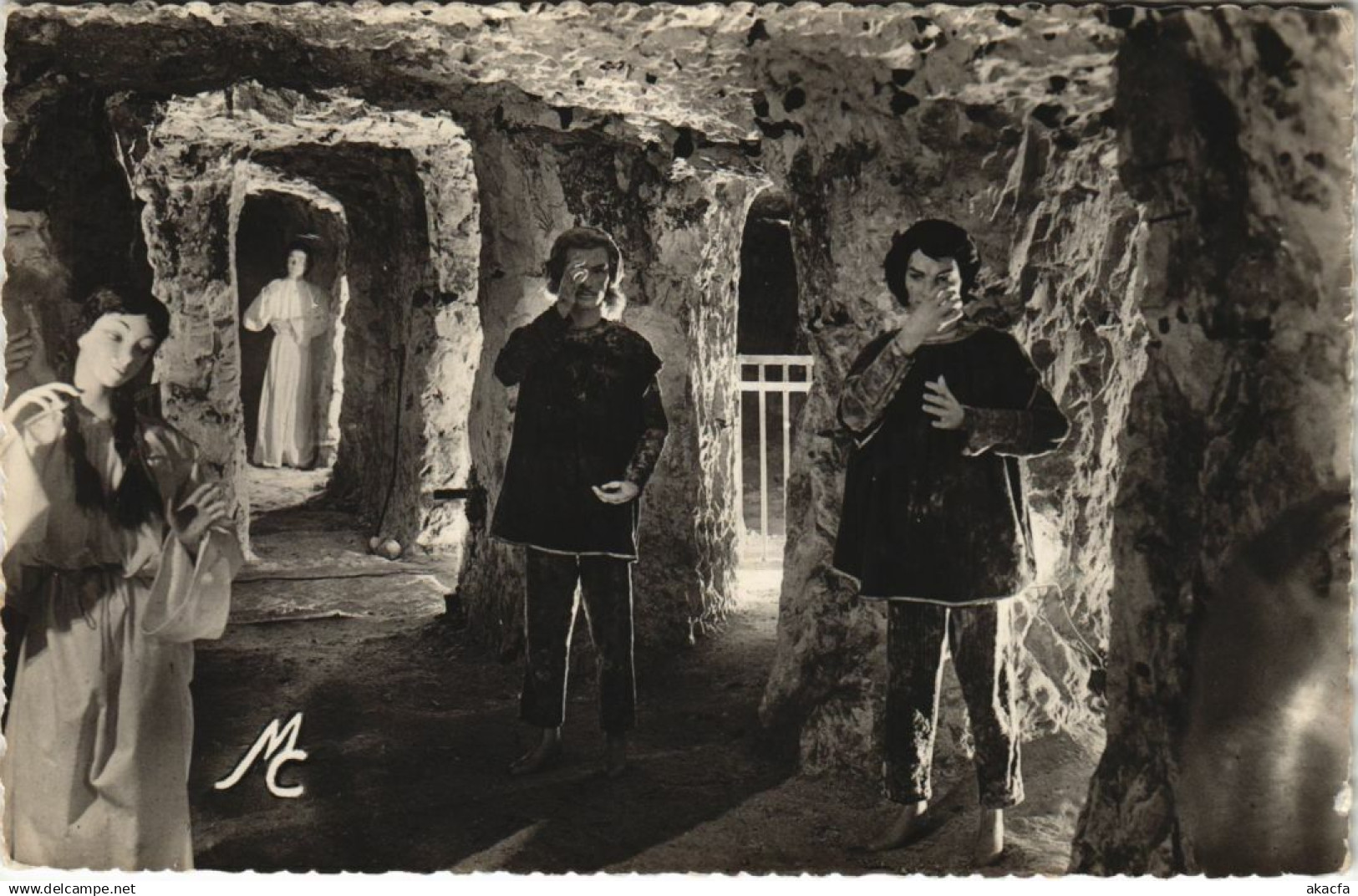 CPA NAOURS Cité souterraine Chapelle (18136)