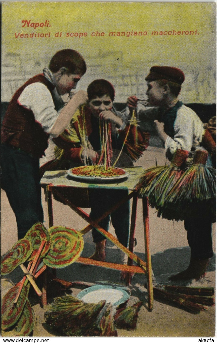 CPA NAPOLI Venditori di scope che ITALY (14713)