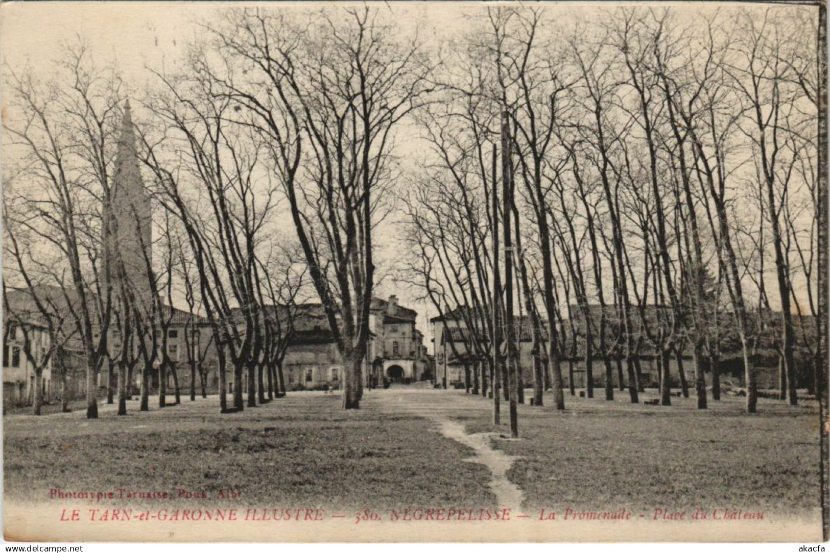 CPA NEGREPELISSE La Promenade Place du Chateau (979305)