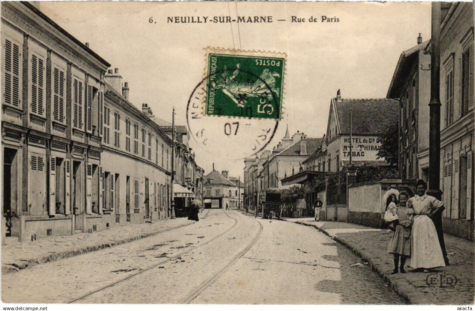 CPA NEUILLY-Sur-MARNE Rue de Paris (1353109)