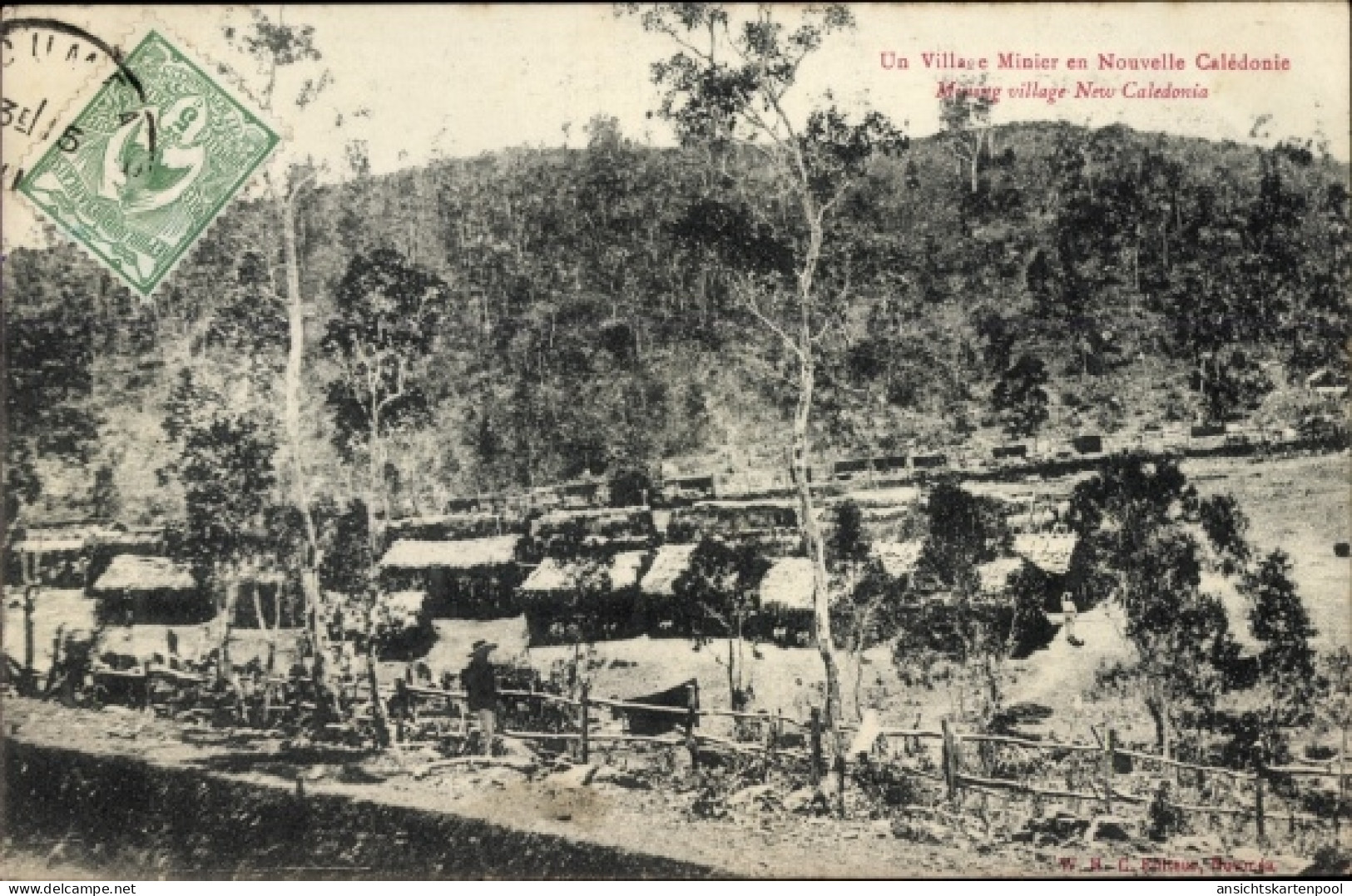 CPA Neukaledonien, Un Village Minier, Blick auf ein Bergbaudorf