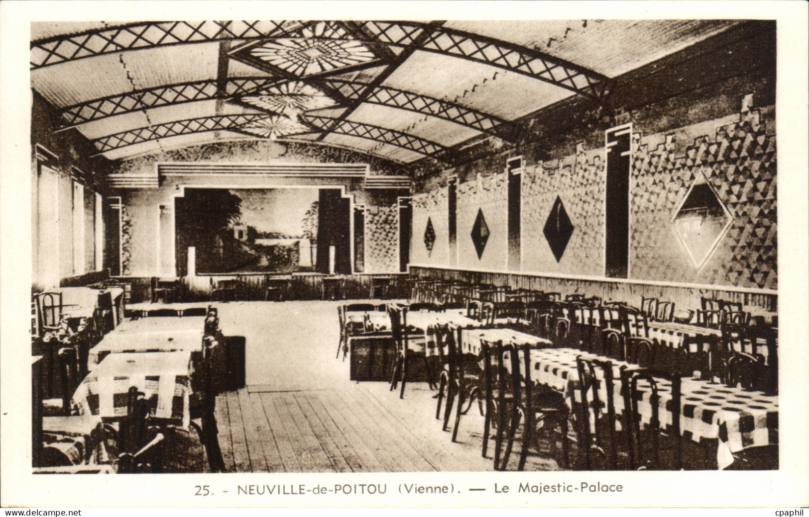 CPA Neuville de Poitou Le Majestic Palace