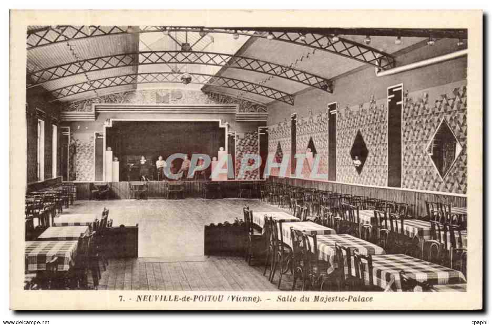 CPA Neuville De Poitou Salle Du Majestic Palace