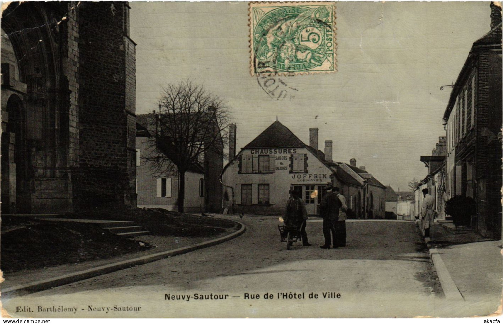 CPA NEUVY-SAUTOUR - Rue de l'Hotel de Ville (358418)