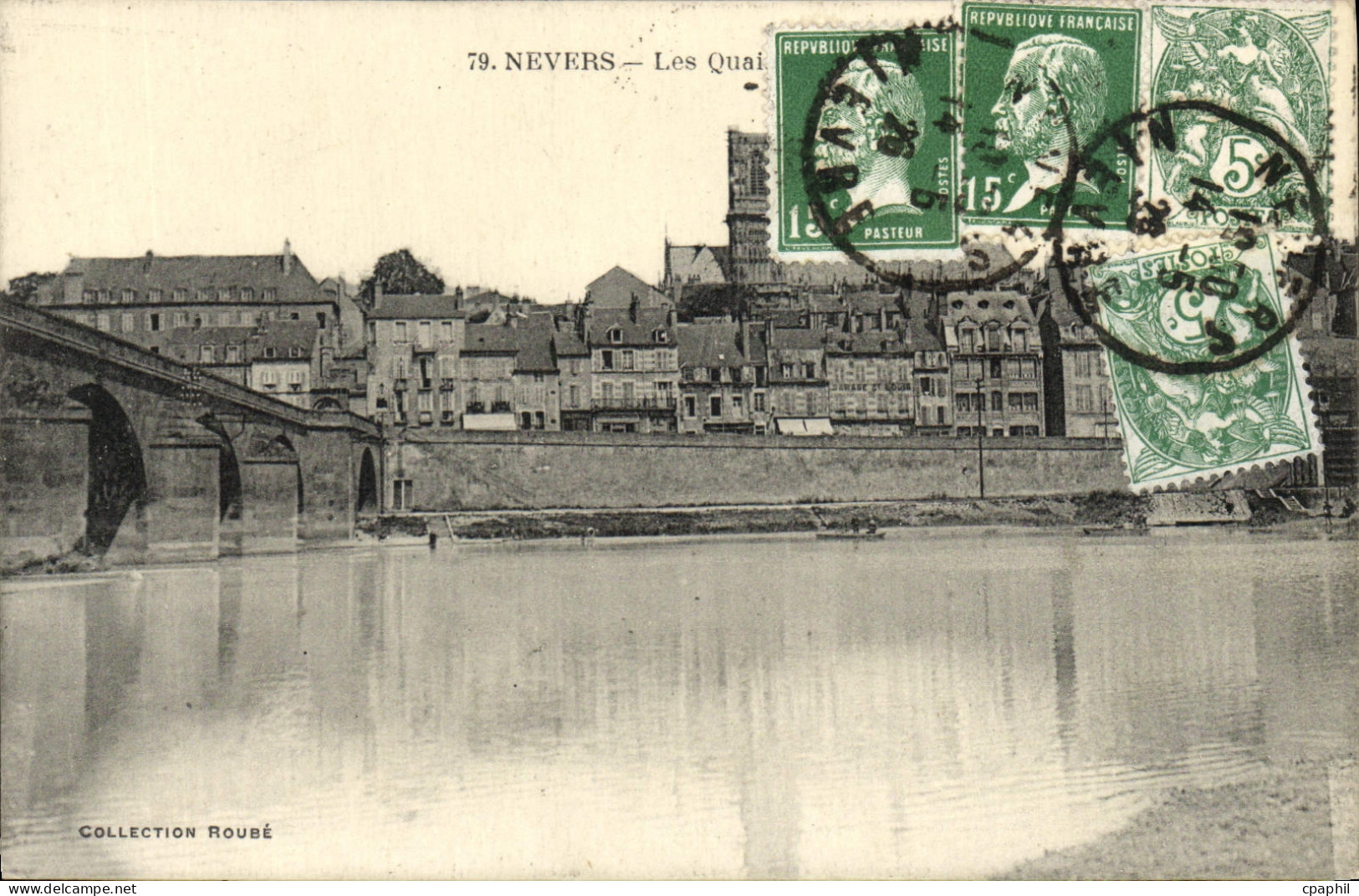 CPA Nevers Les Quais