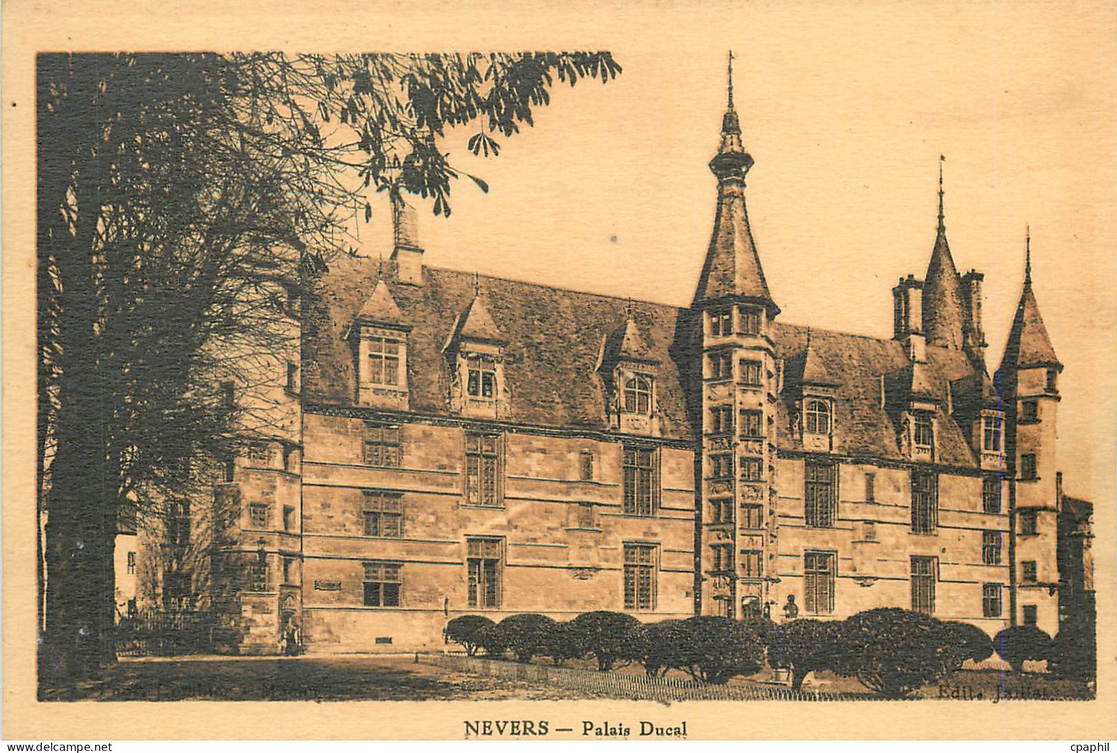 CPA Nevers Palais Ducal