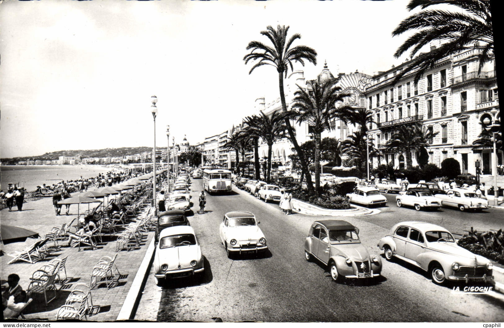 CPA Nice Alpes Maritimes La Promenade des Anglais citroën 2cv