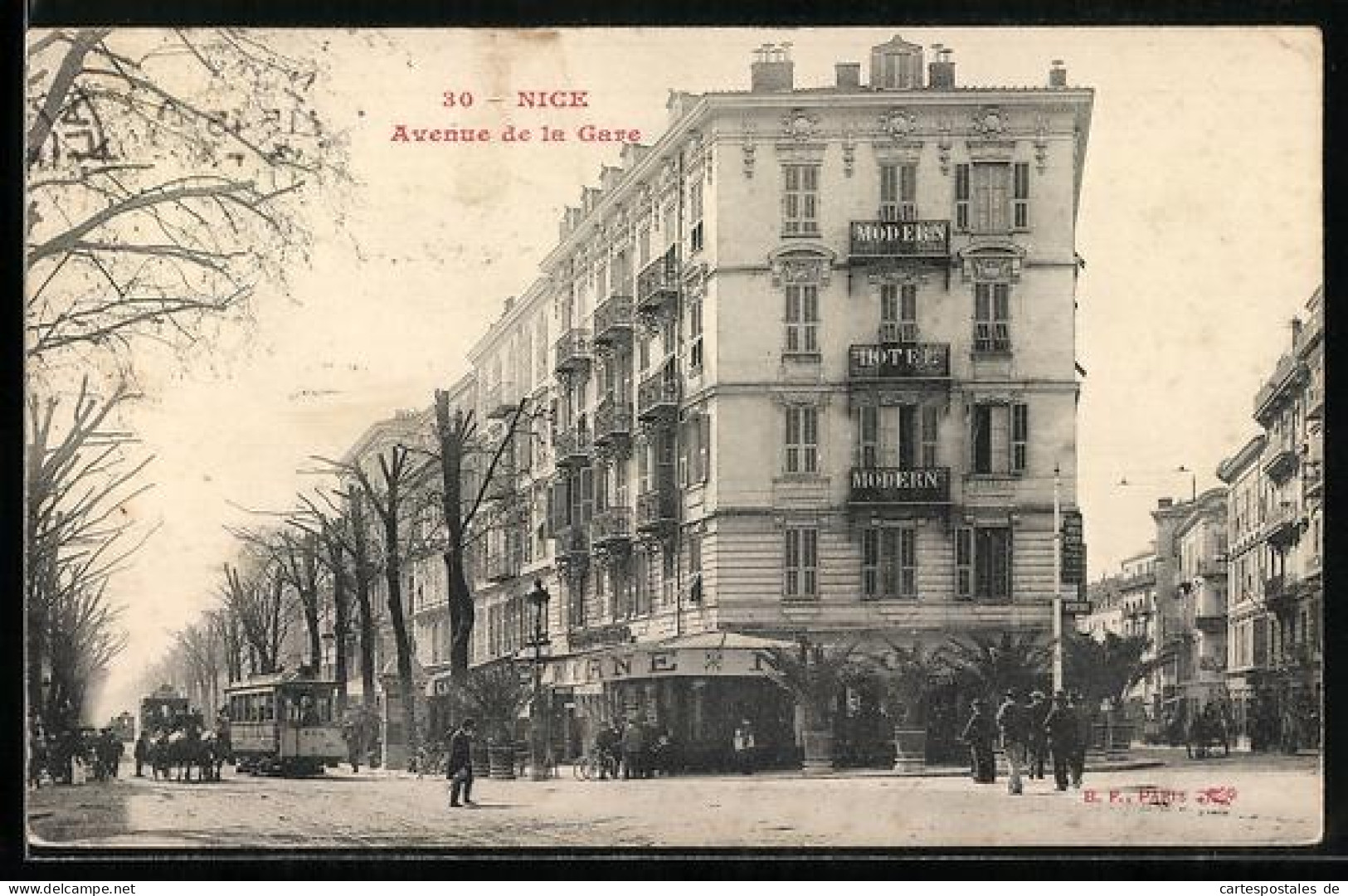 CPA Nice, Avenue de la Gare avec tram et immeuble Hôtel Moderne