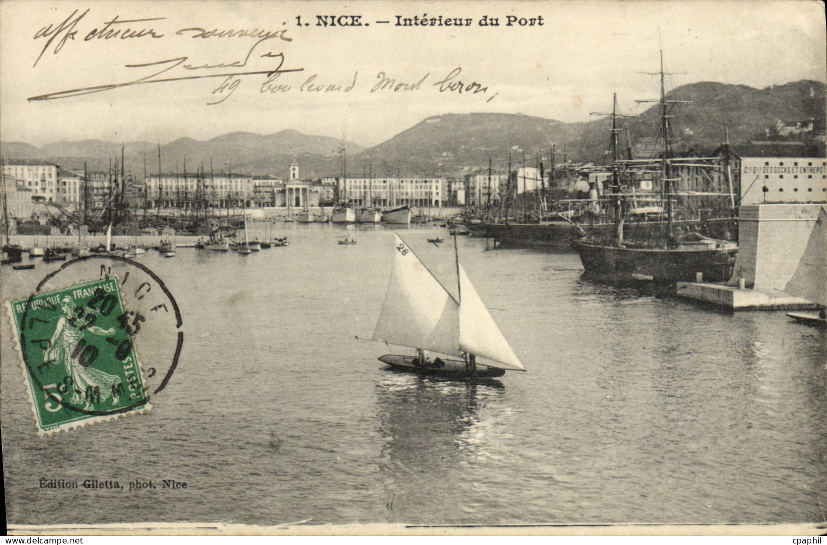 CPA Nice Interieur du Port Bateau