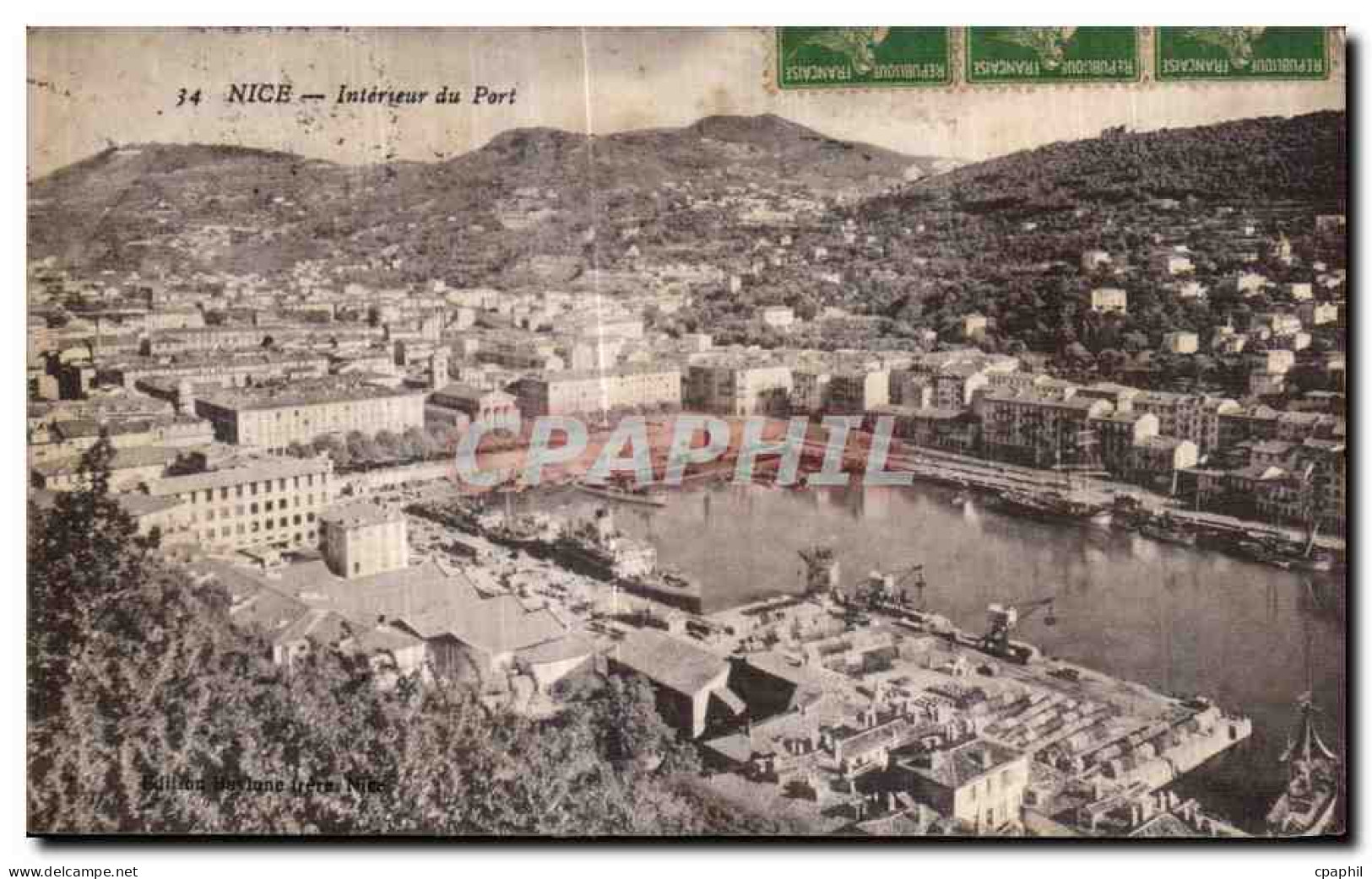 CPA Nice Interieur du Port Bateaux