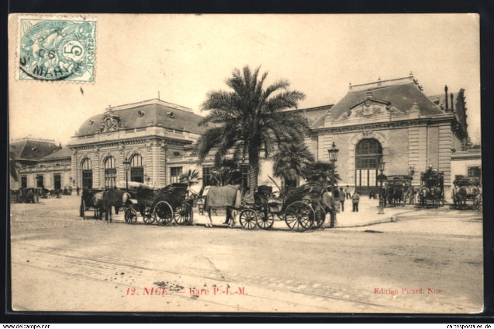 CPA Nice, La Gare P.-L.-M. avec voitures à cheval devant l`entrée