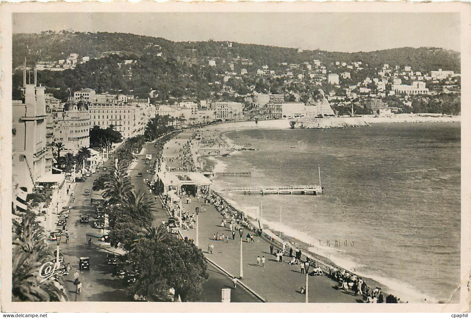 CPA Nice la promenade des Anglais vue de l'hotel Negresco Bateau