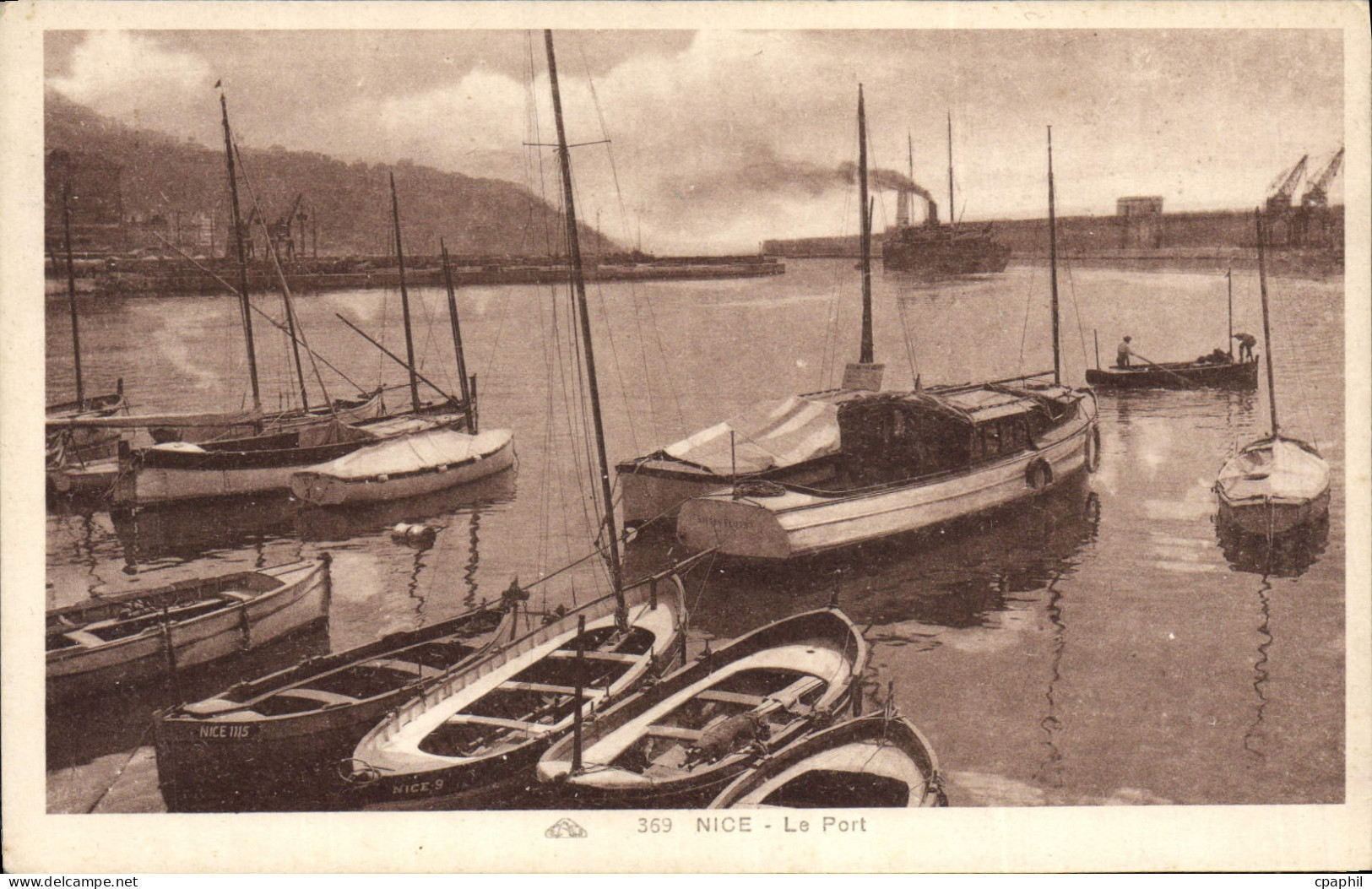 CPA Nice Le Port Bateaux