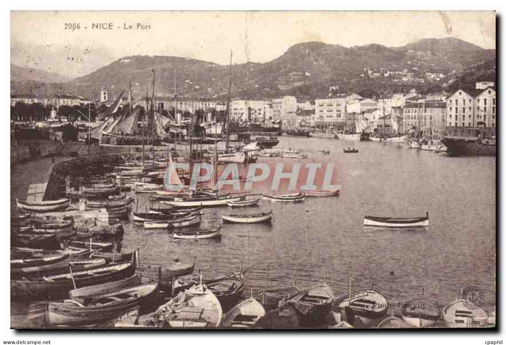 CPA Nice le port Bateaux