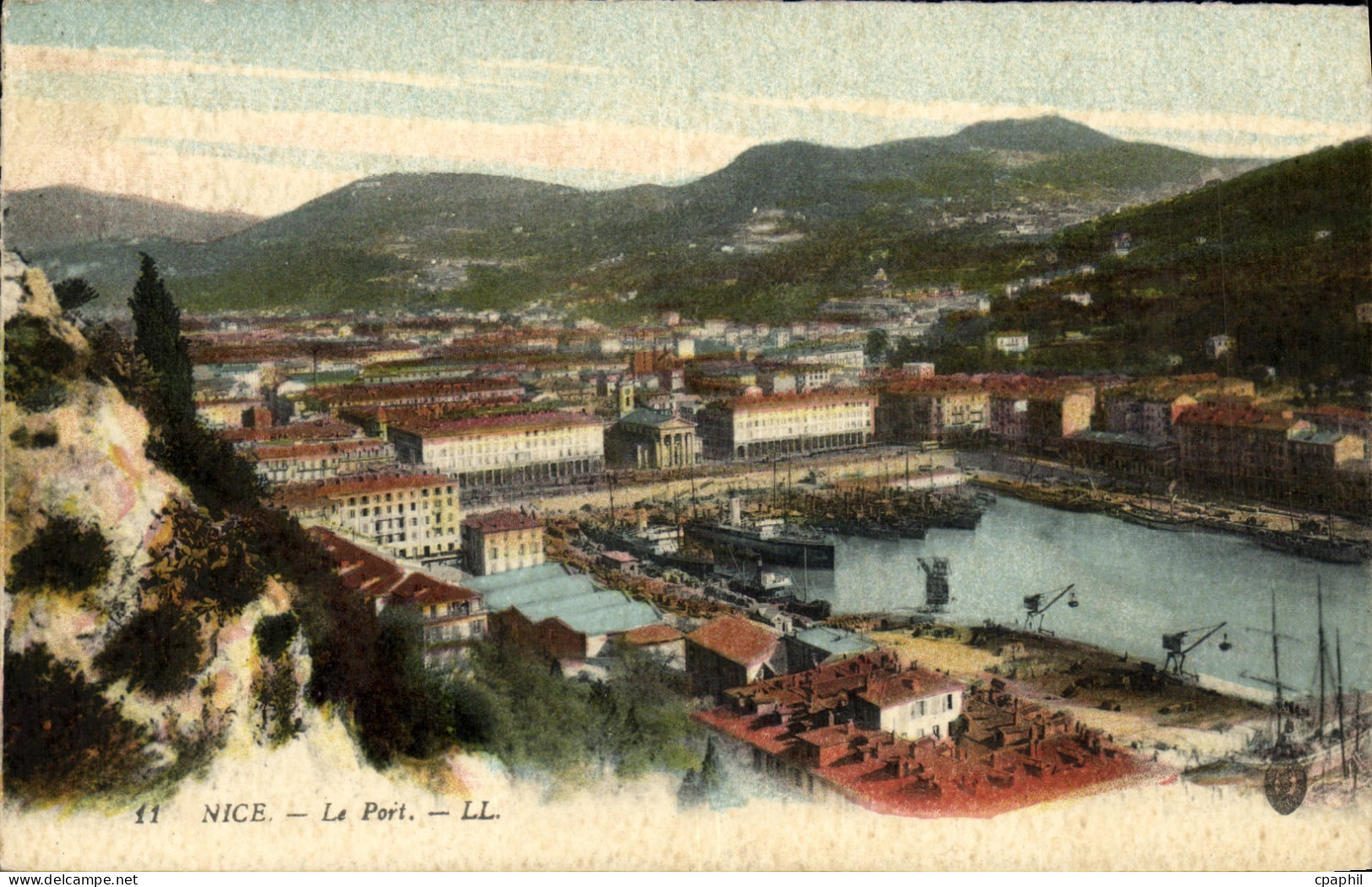 CPA Nice Le Port Bateaux