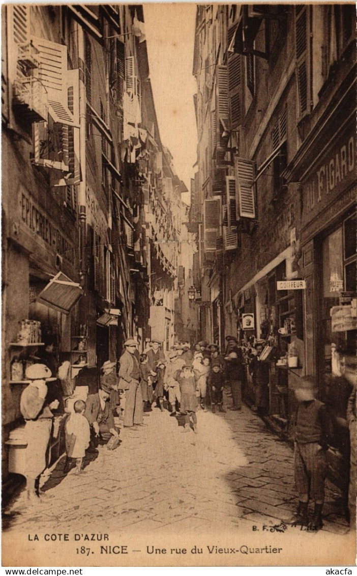 CPA NICE - Une rue du Vieux-Quartier (110850)