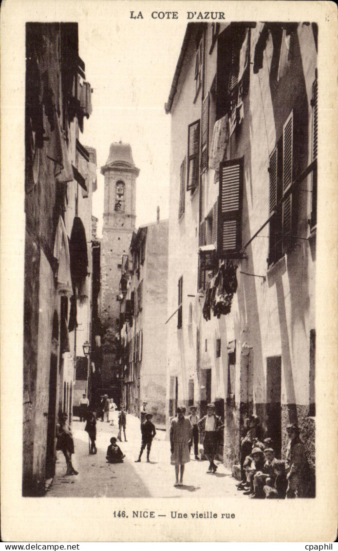 CPA Nice Une Vieille rue Enfants