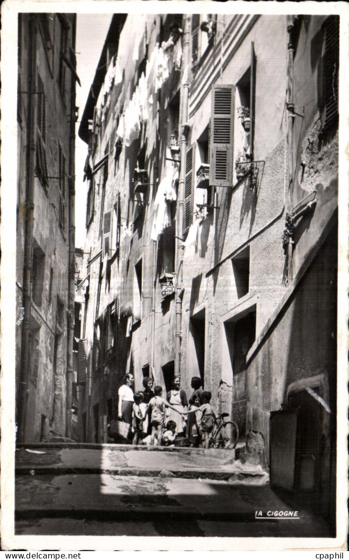 CPA Nice Vieille rue Pittoresque enfants