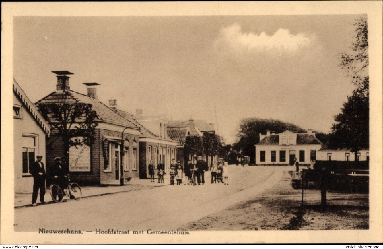 CPA Nieuweschans Groningen, Hoofdstraat met Gemeentehuis