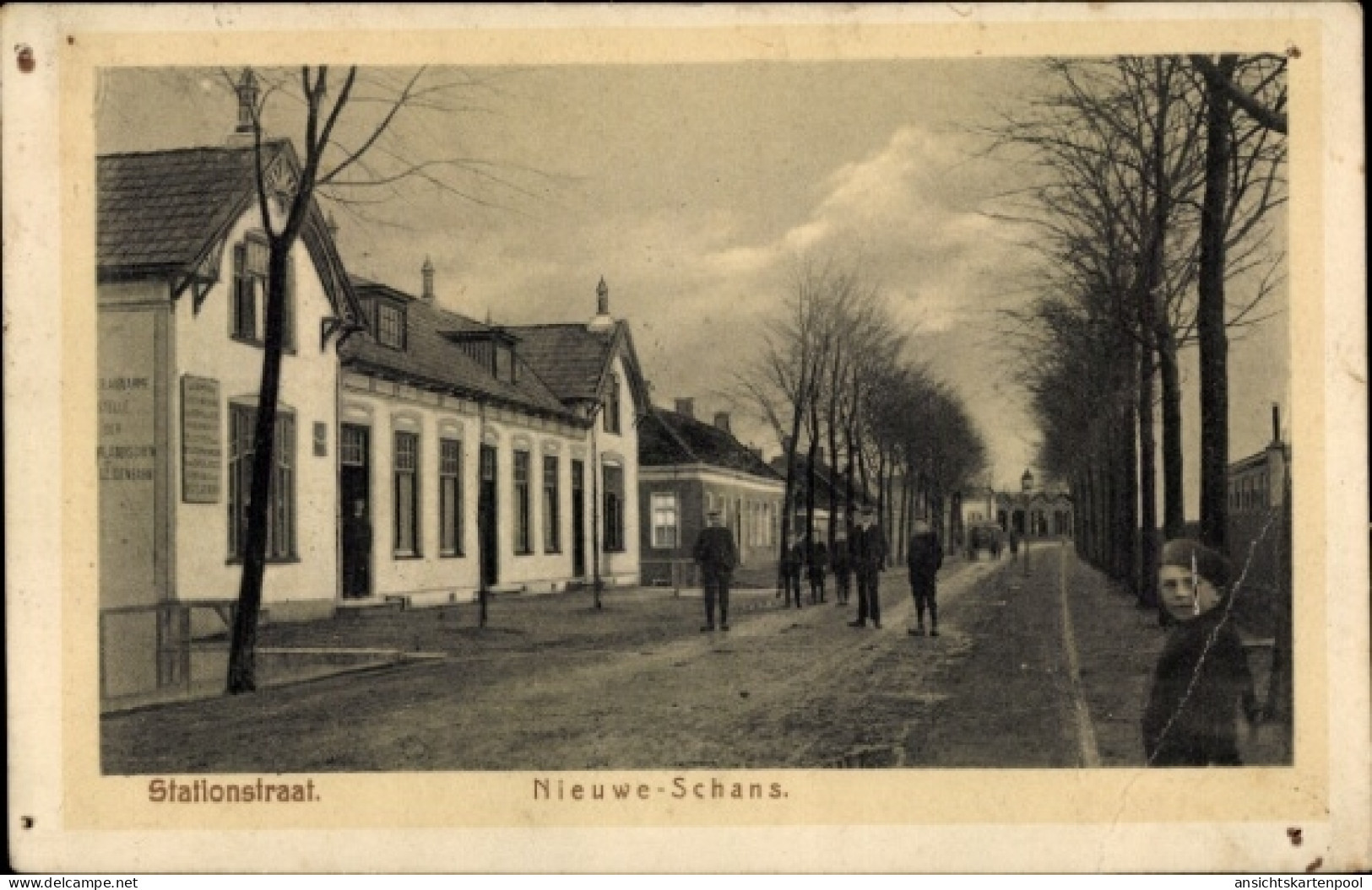 CPA Nieuweschans Nieuwe Schans Groningen Niederlande, Stationstraat