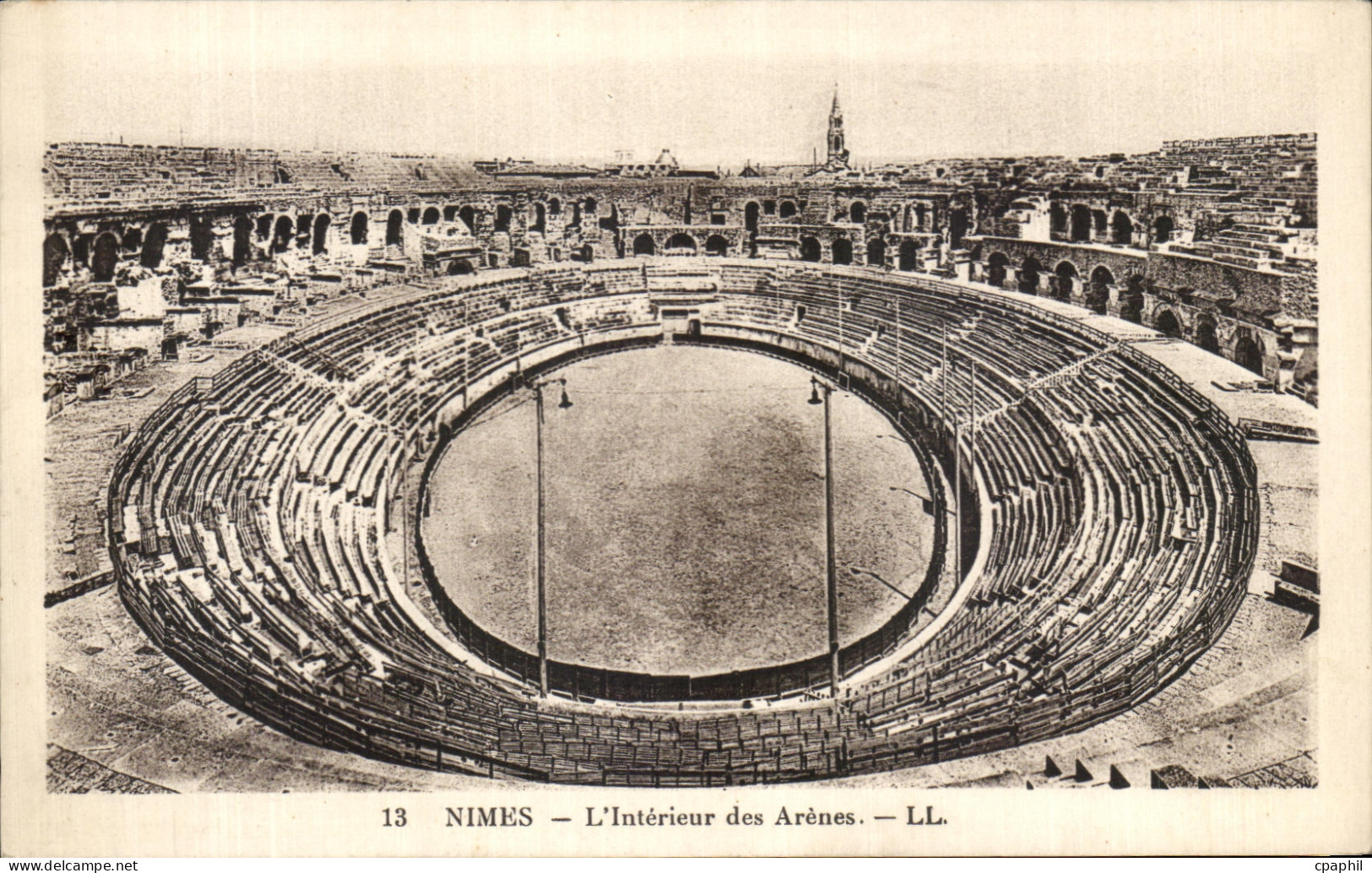 CPA Nimes L'Interieur des Arenes