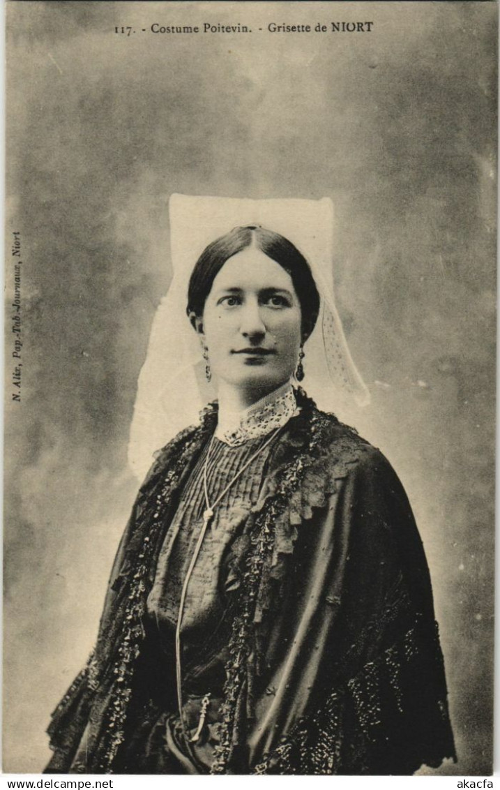 CPA NIORT Costume Poitevin - Grisette de Niort (1141186)