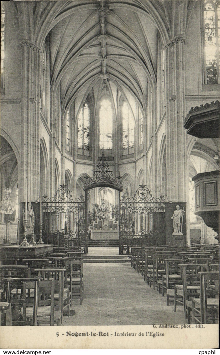 CPA Nogent le Roi Interieur de L'Eglise