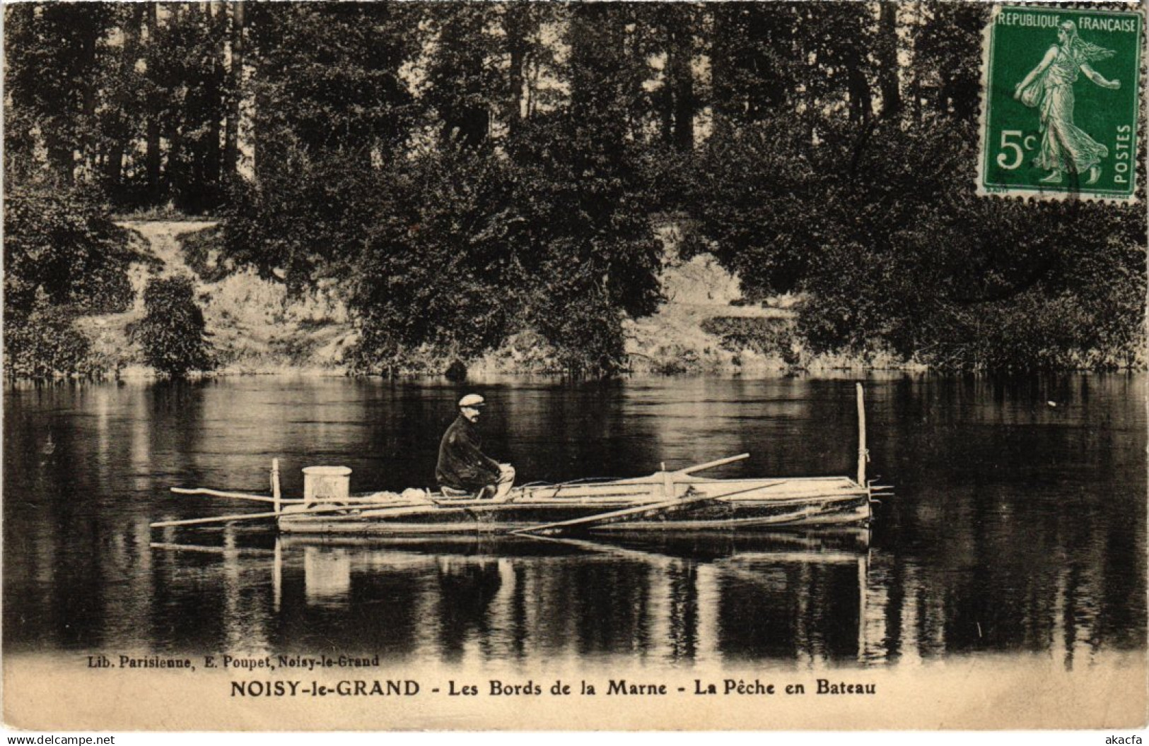 CPA Noisy le Grand La Peche en Bateau (1360921)