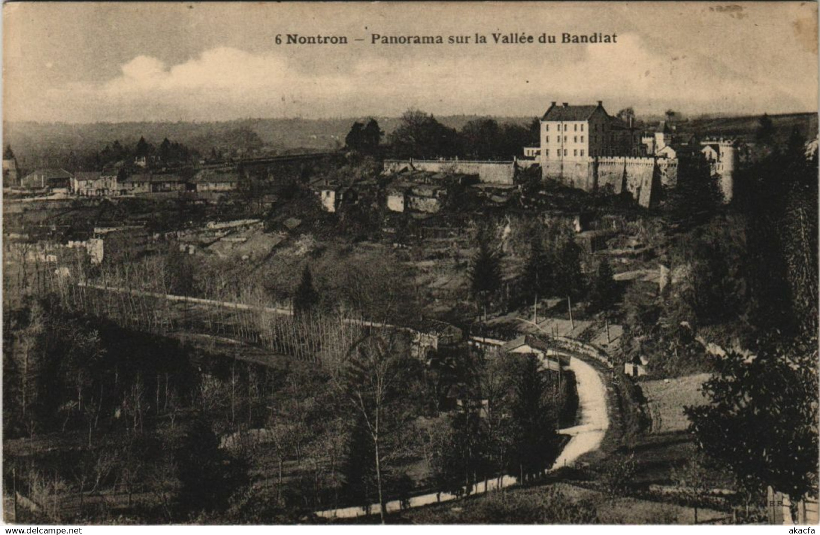 CPA Nontron- panorama FRANCE (1073301)