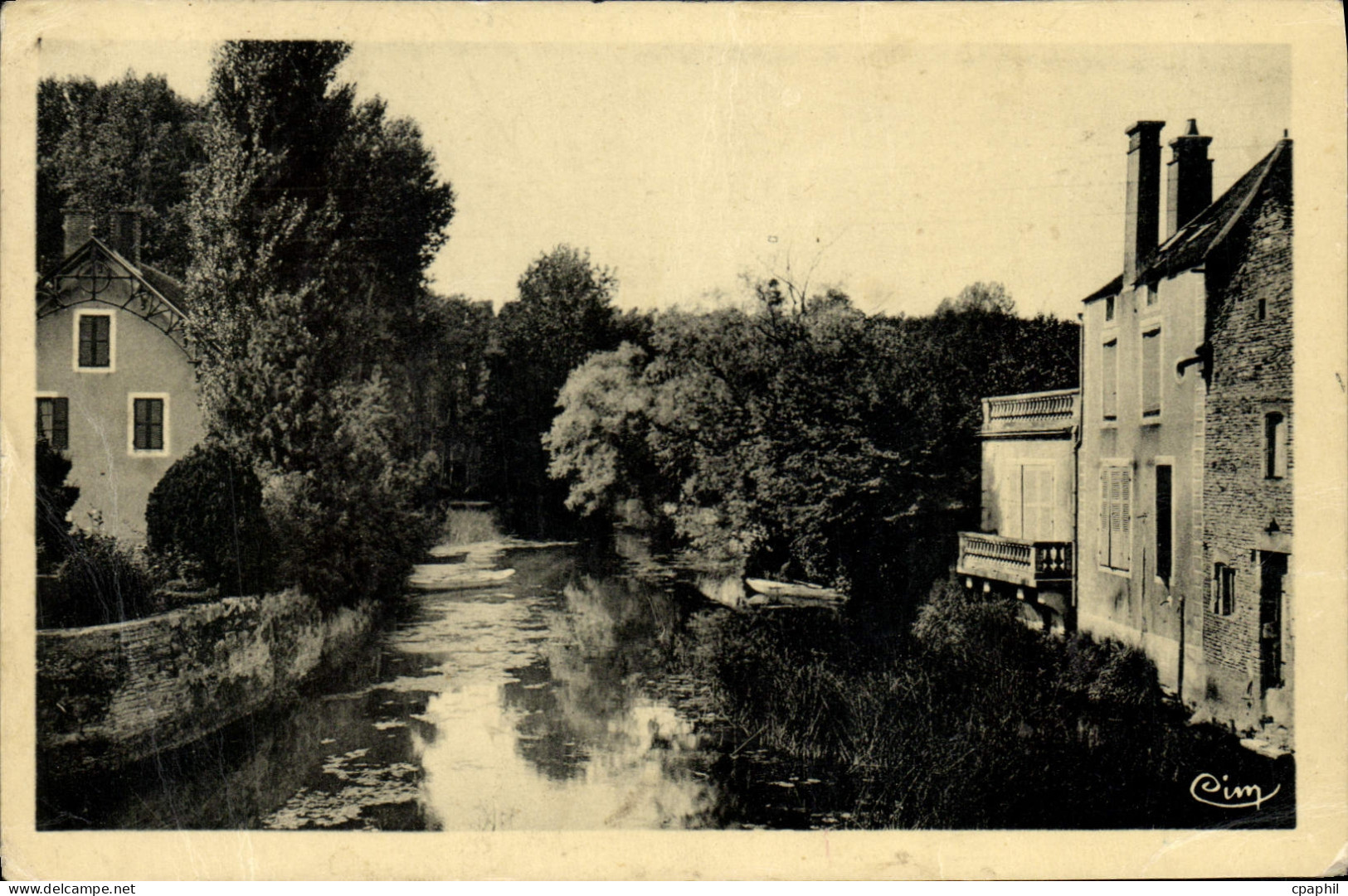 CPA Noyers Sur Serein Les Beaux Coins De La Vallee Du Serein